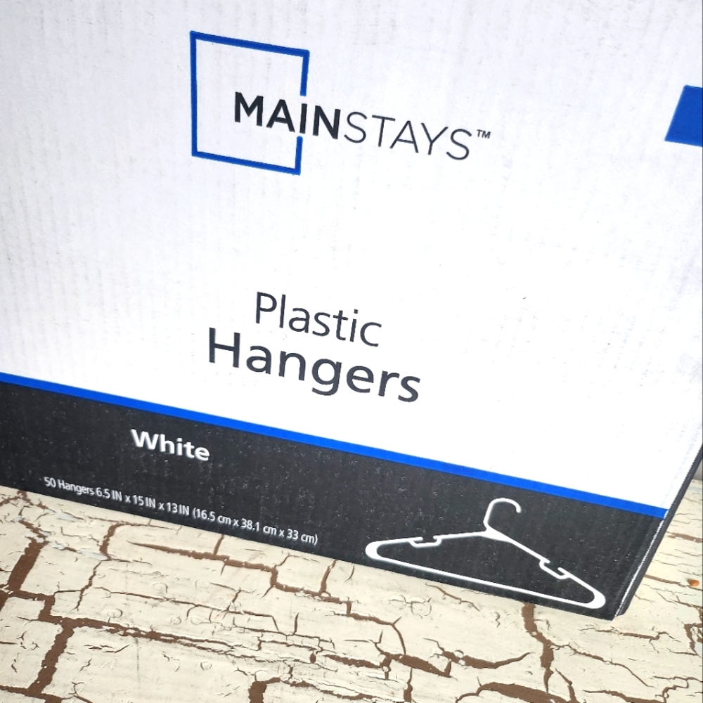 20 Mainstay Hangers White NEW